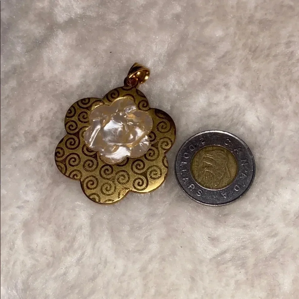 Clover luxury fashion gold tone pendant - Picture 6 of 9